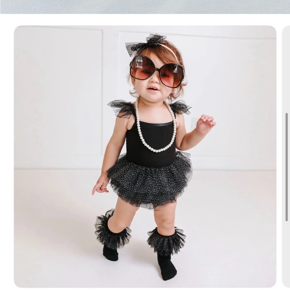 Posh Peanut Black onesie 12-18 months